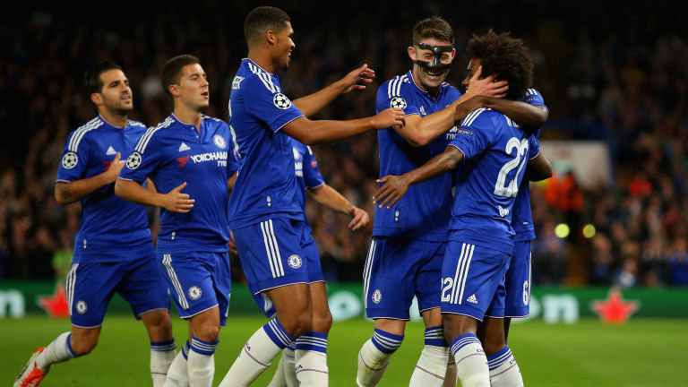 Chelsea celebrate Willian's goal