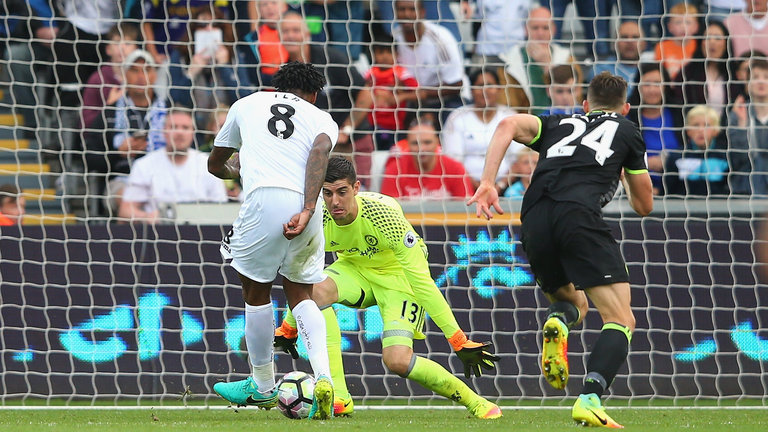 Leroy Fer scores