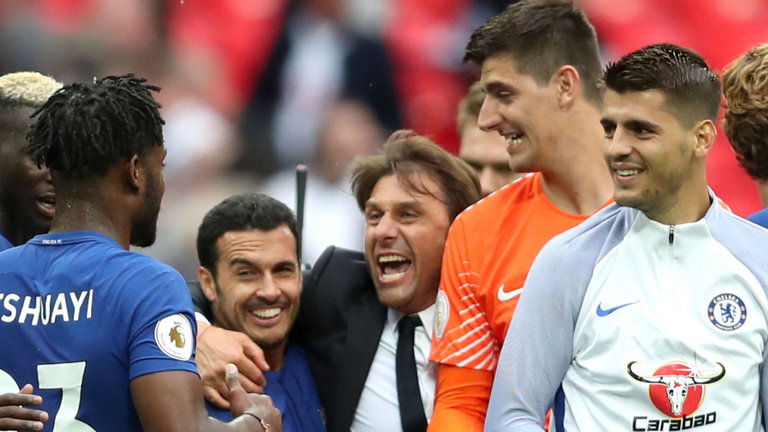 Antonio Conte celebrates with the players