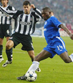 Geremi crooses the ball