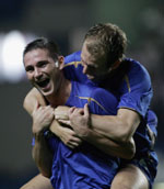 Frank Lampard celebrates his goal with Arjen Robben