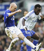 Carsley and Essien fight for the ball