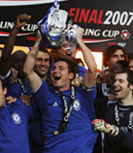 Frank Lampard lifts the Carling Cup
