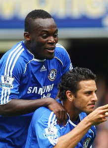 Michael Essien and Claudio Pizarro