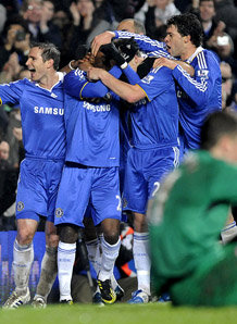 Salomon Kalou celebrates