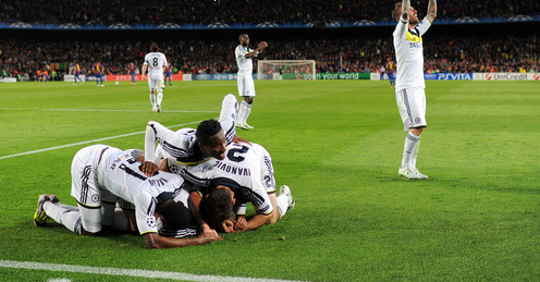 Chelsea celebrate Torres goal