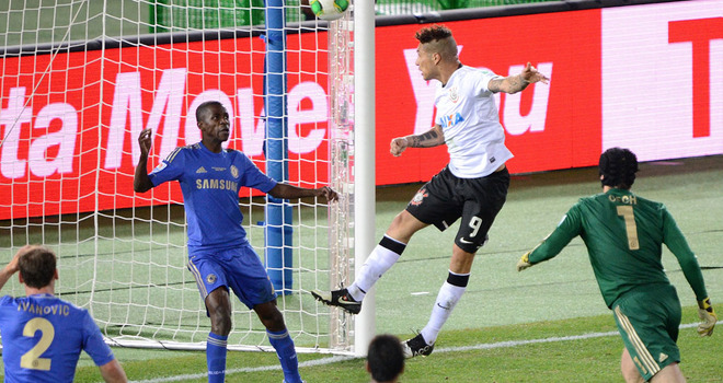 Paolo Guerrero scores for Corinthians