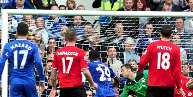 Samuel Eto'o scores his first goal for Chelsea