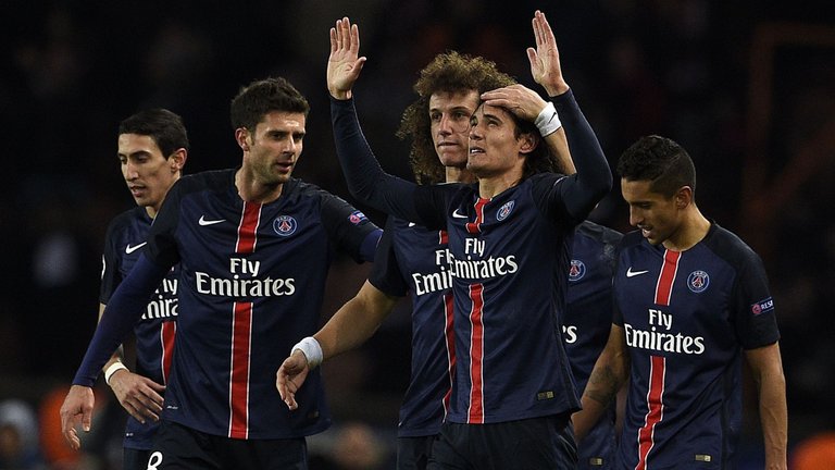 Edison Cavani celebrates his goal