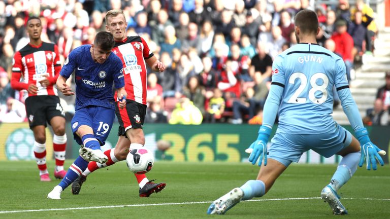 Mason Mount scores Chelsea's second goal