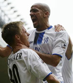 Veron celebrates goal