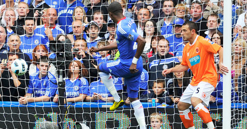 Salomon Kalou scores