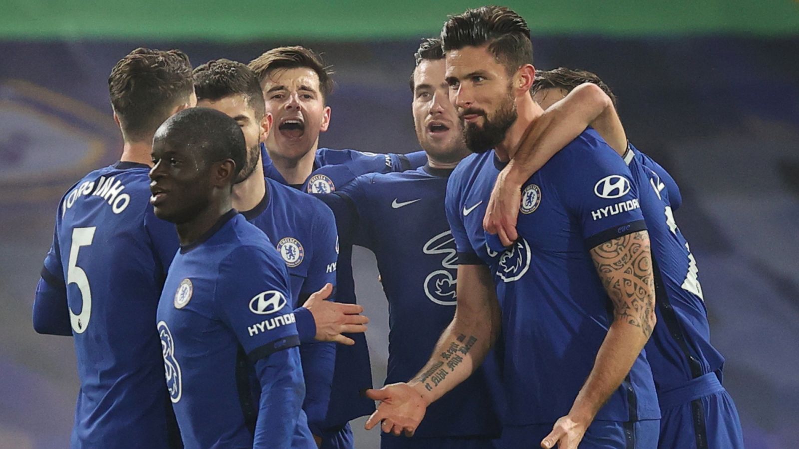 Olivier Giroud celebrates his goal