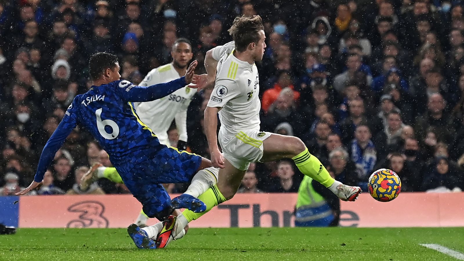 Joe Gelhardt scores for Leeds